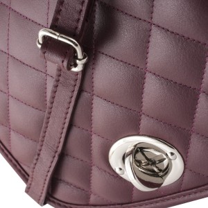 pikowana bordowa skórzana torebka