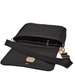 Czarna torebka z klapą wnętrze