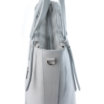 Trzy osobne komory zapinane na zamek