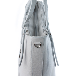 Trzy osobne komory zapinane na zamek