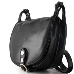 Półokrągła torebka listonoszka z klapką ze skóry