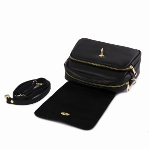 Skórzana torebka- dwie osobne komory zapinane na zamki