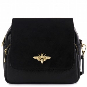 Czarna skórzana torebka z zamszową klapką ze złotym zapięciem w kształcie pszczoły