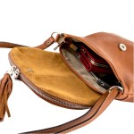 dodatkowa kieszonka w klapce torebki