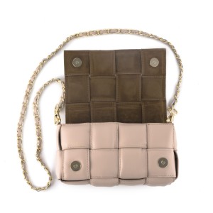 Pleciona torebka zamykana klapką na magnes