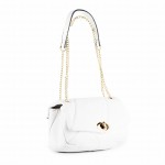 Pikowana skórzana torebka na łańcuszku