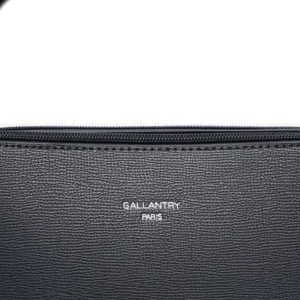 Logo firmowe z przodu torebki