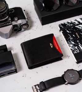 Mały skórzany portfel męski Peterson z czerwona wstawką