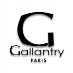 Zbliżenie na eleganckie logo francuskiej marki Gallantry Paris