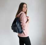 torebko-plecak-skórzany-2w1-ciemny granat.webp