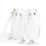 wloska-torebka-skorzana-bucket-bag-na-ramie.webp