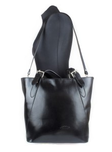 Czarna skórzana torebka