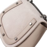 torebka z zamszową klapką  - podkowa