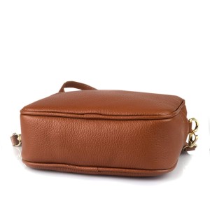 Mała skórzana torebka listonoszka - spód                     ( na zdjęciu w kolorze brązowym)