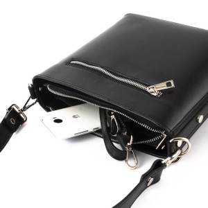 Skórzana torebka na ramię - wnętrze                                (na zdjęciu w kolorze czarnym)