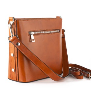 Skórzana torebka z nitami - tył