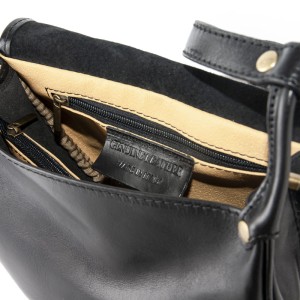 Czarna listonoszka ze skóry - wnętrze