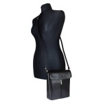 Czarna torebka listonoszka ze skóry