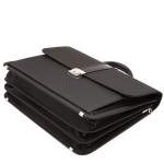 Spód teczki zabezpieczony metalowymi nóżkami