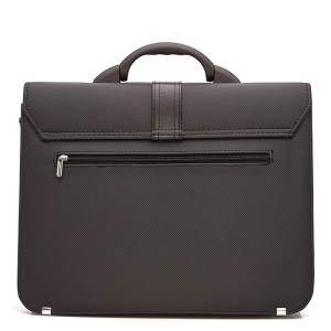 Z tyłu aktówki duża płaska kieszeń zapinana na suwak