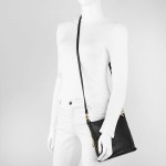 Czarna mała torebka listonoszka ze skóry naturalnej