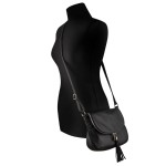 Czarna skórzana torebka z klapką