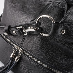 Ponadczasowa skórzana torebka czarny worek